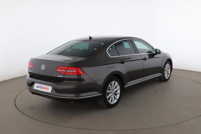 Volkswagen Passat image 5