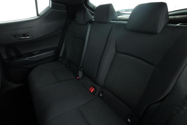 Toyota C-Hr image 8