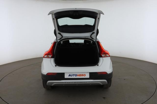 Volvo V40 Cross Country image 2