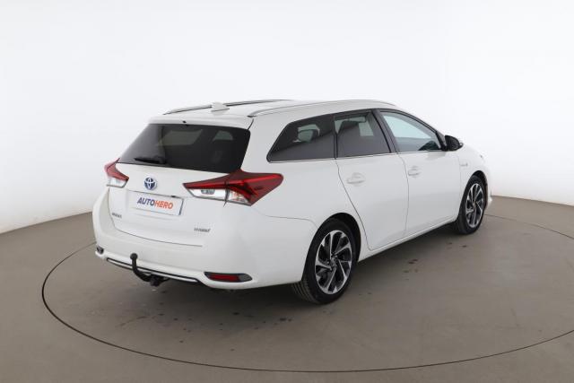 Toyota Auris image 2