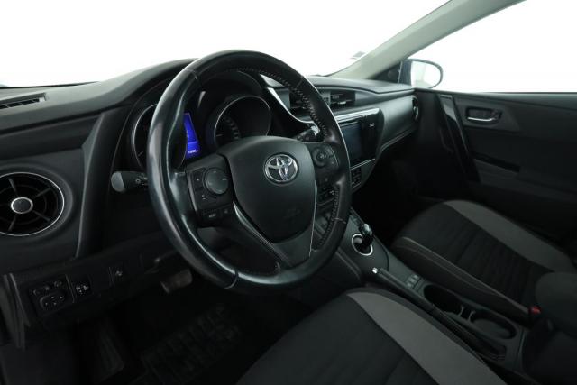 Toyota Auris image 3