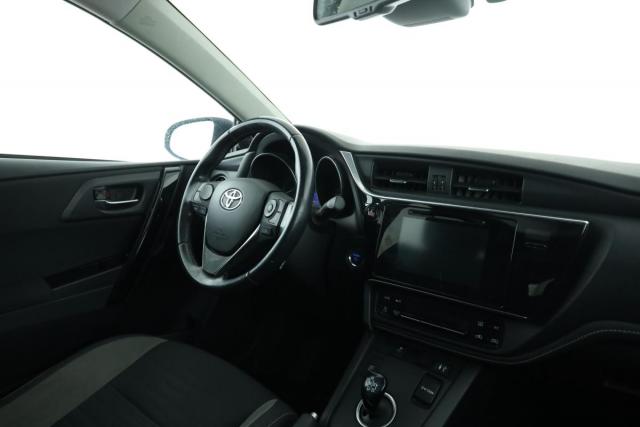 Toyota Auris image 1