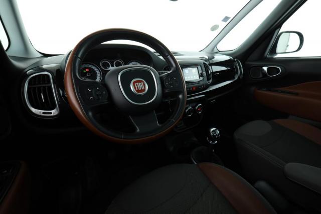 Fiat 500l image 9
