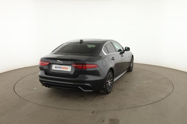 Jaguar Xe image 8