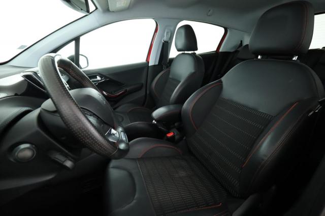 Peugeot 208 image 8