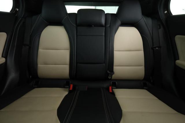 Mercedes Benz Gla image 1