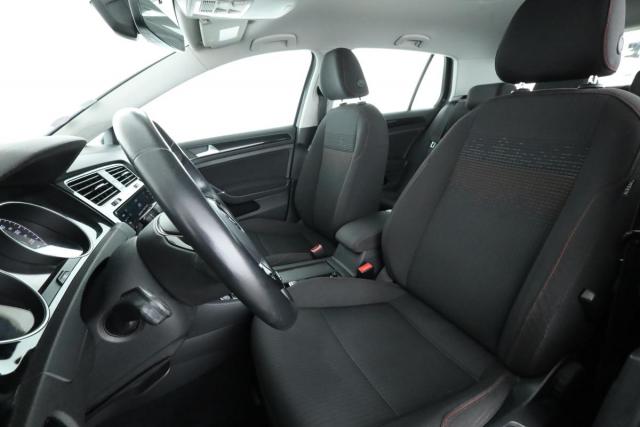 Volkswagen Golf image 8