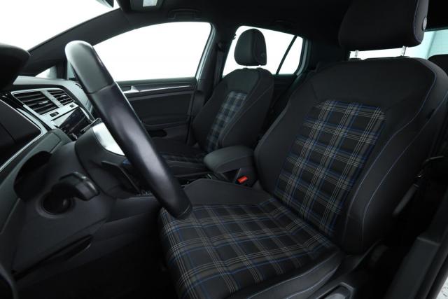 Volkswagen Golf image 6