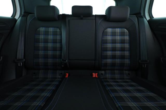 Volkswagen Golf image 9