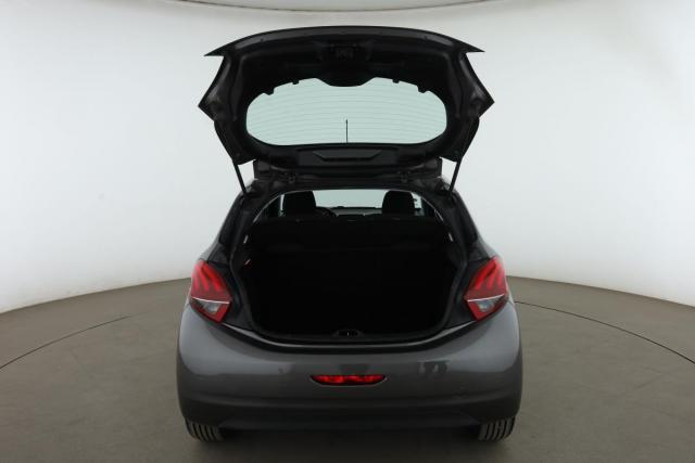 Peugeot 208 image 9
