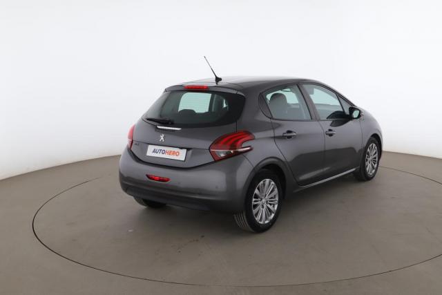 Peugeot 208 image 5