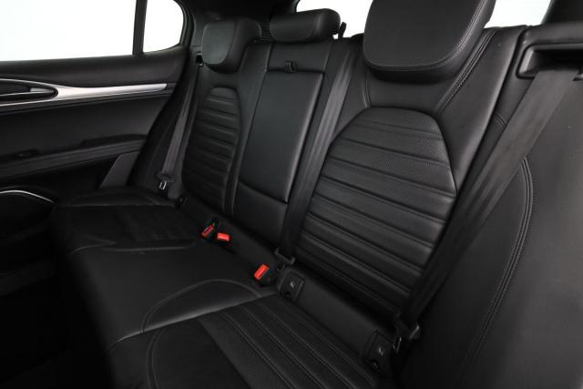 Alfa Romeo Stelvio image 7