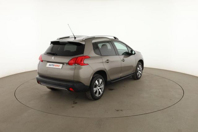 Peugeot 2008 image 3