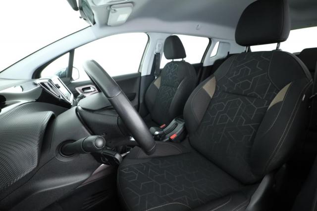 Peugeot 2008 image 6