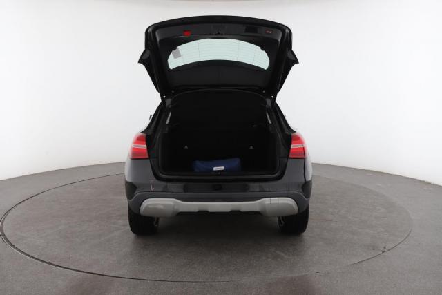 Mercedes Benz Gla image 2