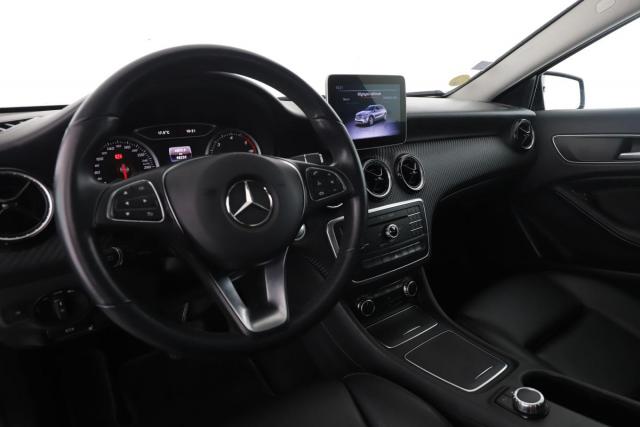 Mercedes Benz Gla image 1