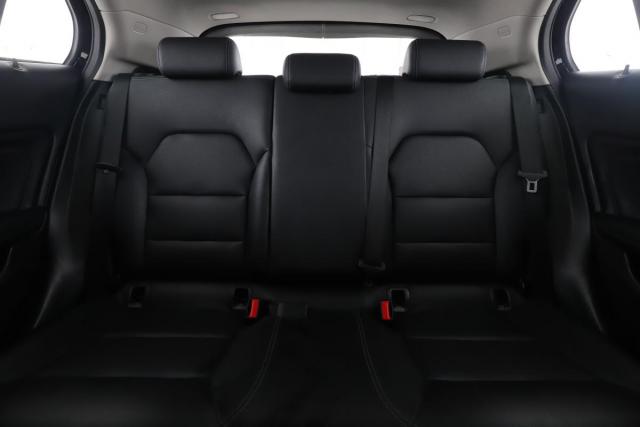 Mercedes Benz Gla image 8