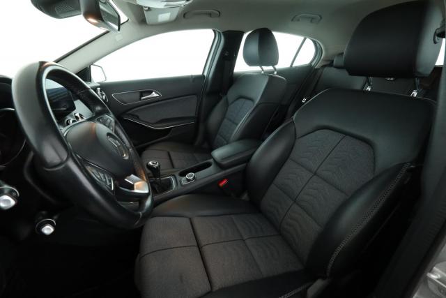 Mercedes Benz Gla image 1
