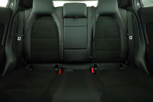 Mercedes Benz Gla image 1