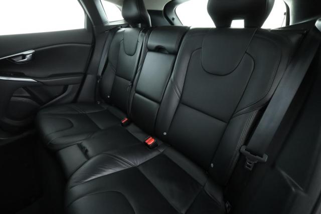Volvo V40 image 2