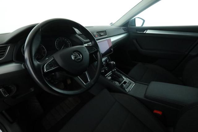 Skoda Superb Combi image 9