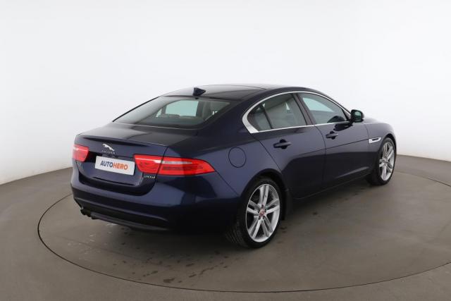 Jaguar Xe image 9