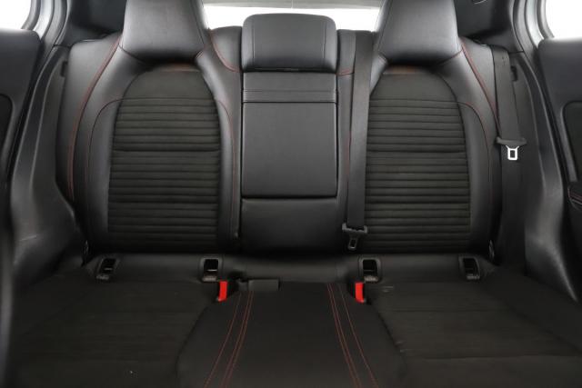 Mercedes Benz Gla image 5