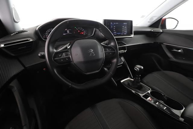 Peugeot 2008 image 2
