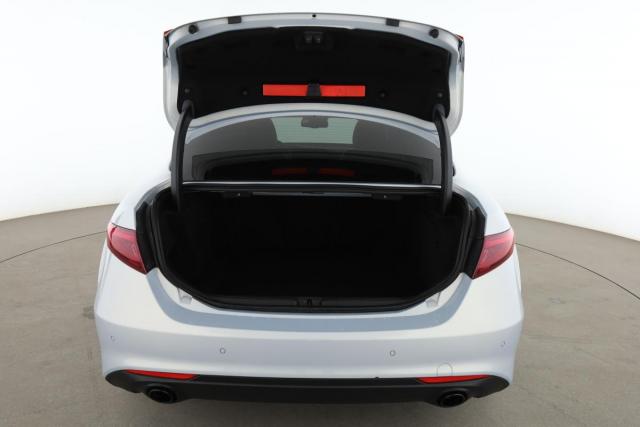 Alfa Romeo Giulia image 7