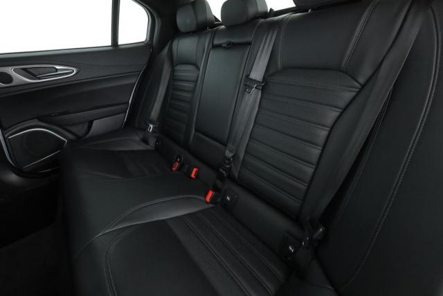Alfa Romeo Giulia image 4