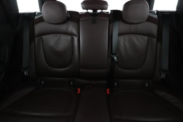 Mini Clubman image 1