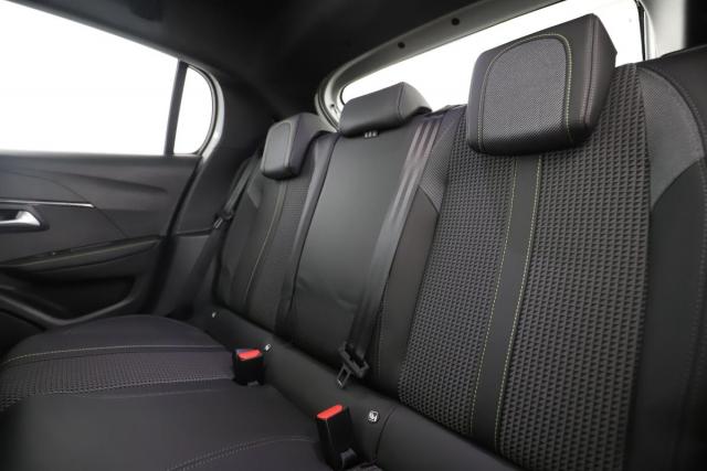 Peugeot 208 image 6