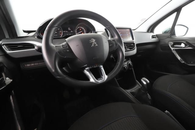 Peugeot 208 image 9