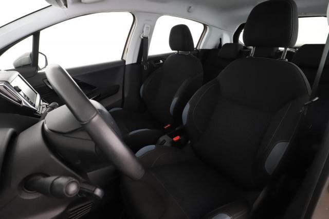 Peugeot 208 image 8