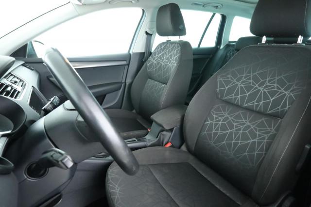 Skoda Octavia image 8