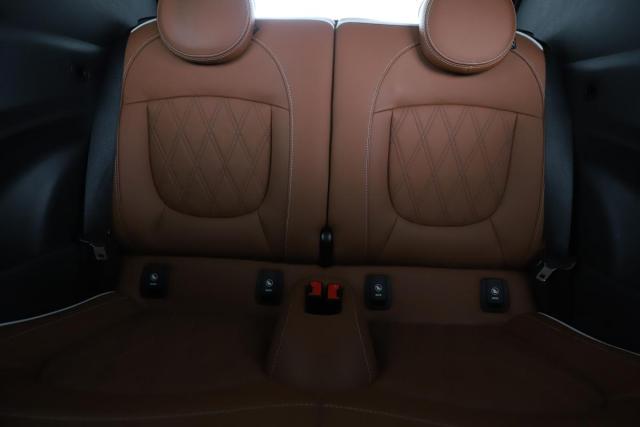 Mini Cabrio image 3