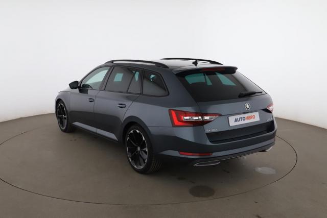 Skoda Superb Combi image 5