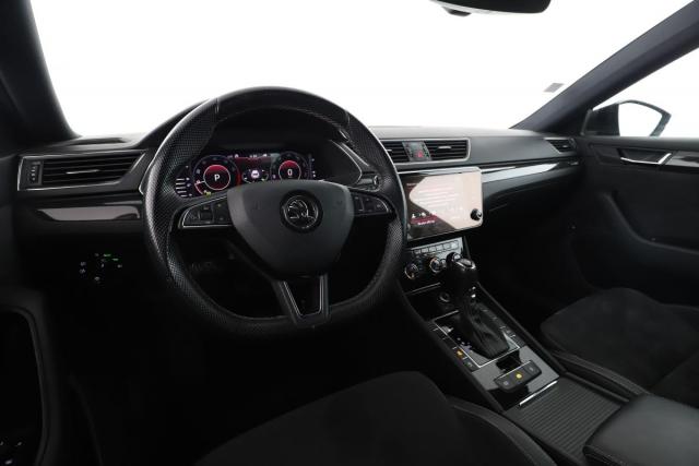 Skoda Superb Combi image 6