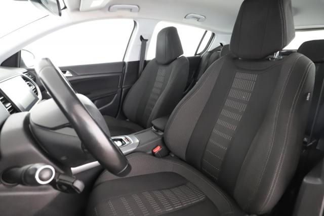 Peugeot 308 image 1