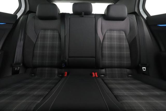 Volkswagen Golf image 8