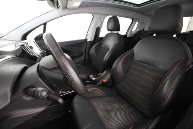 Peugeot 2008 image 8