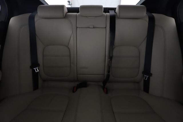 Jaguar Xe image 2