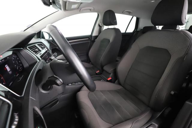 Volkswagen Golf image 9