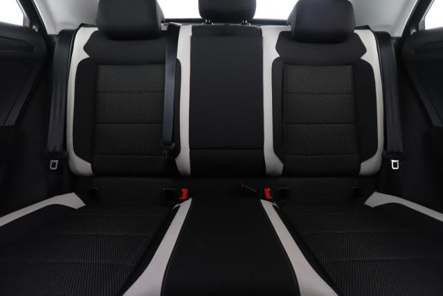 Volkswagen T-Roc image 6