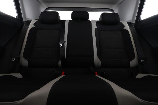 Volkswagen T-Roc image 6