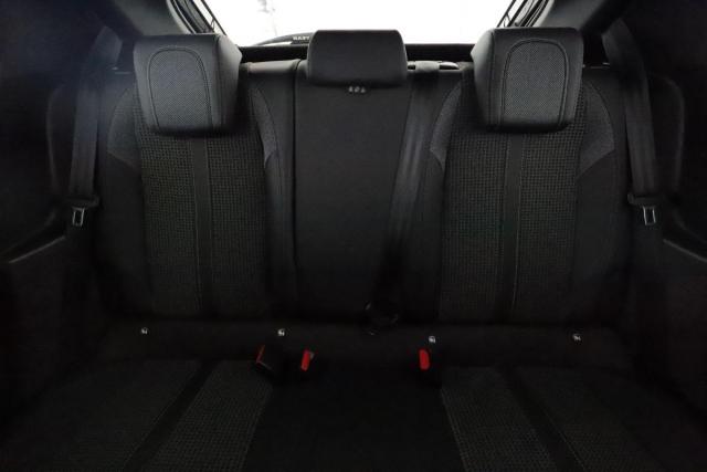 Peugeot 208 image 9