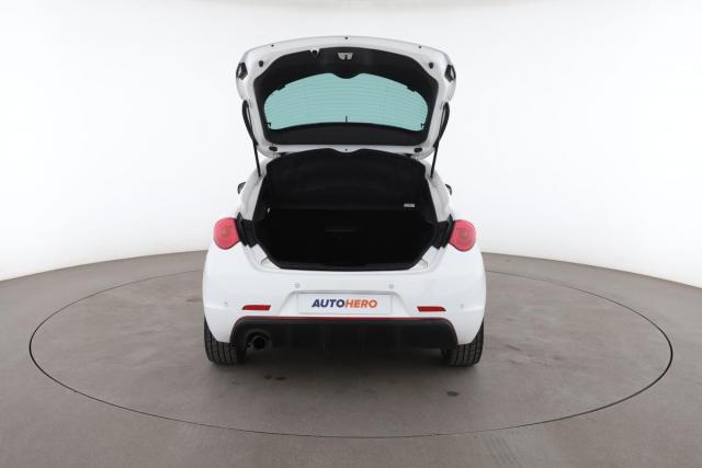 Alfa Romeo Giulietta image 8