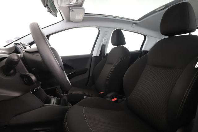 Peugeot 208 image 4
