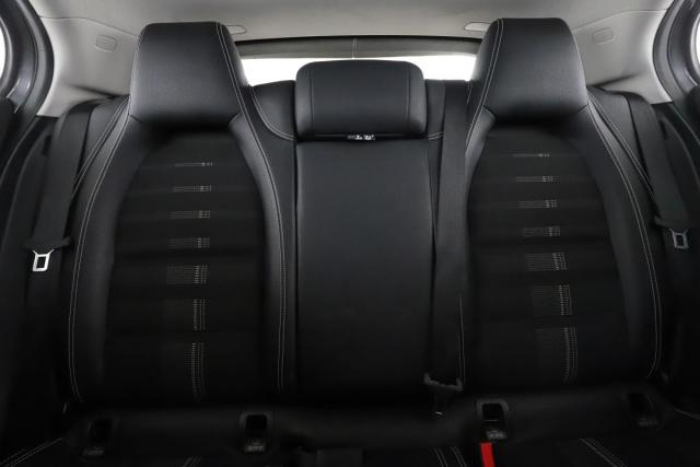 Mercedes Benz Gla image 6