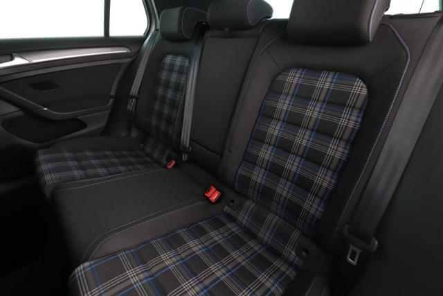 Volkswagen Golf image 9
